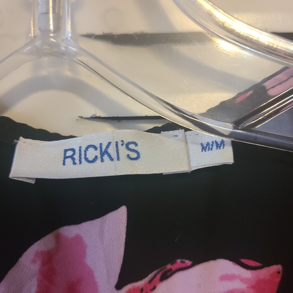 NWOT Black w pink floral design. Sleeveless summer chiffon top w ruffled front. - Picture 4 of 4